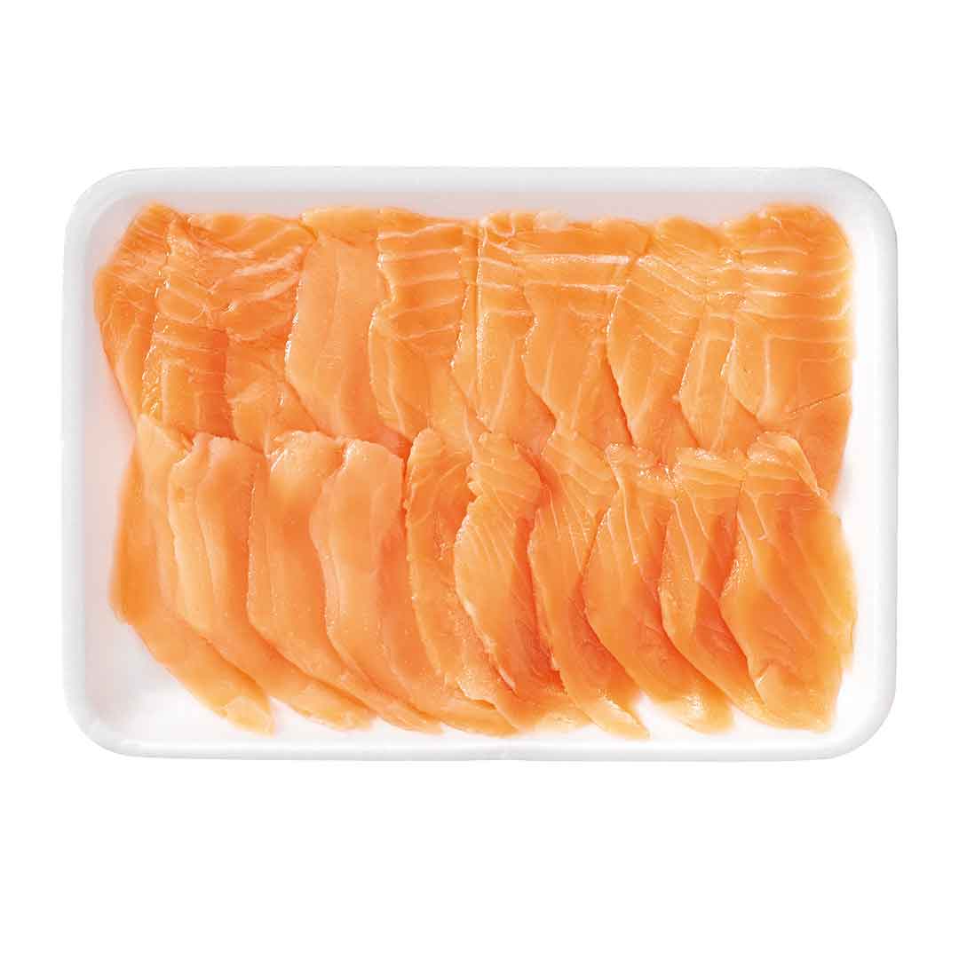 Rohes Lachs Topping von Seafood Market, Sake in 20 fein geschnittenen Scheiben à 8 g auf einer weißen Schale, ideal als Sushi- oder Salat-Topping