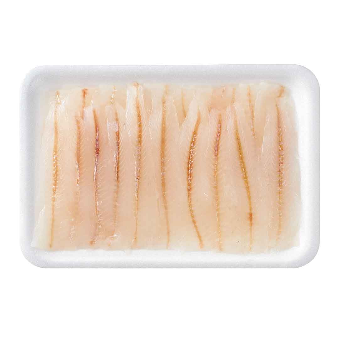 Kisu Topping von Seafood Market: roh geschnittener Küsten-Weißling, 20 dünne Scheiben à 8 g in Schale angerichtet